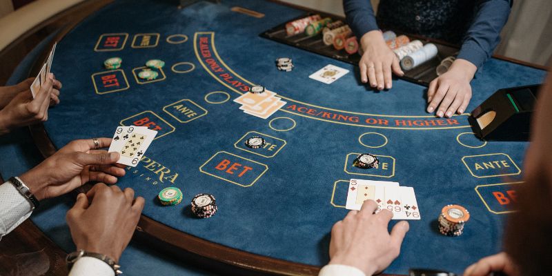 Hướng Dẫn Chơi Blackjack Với Chiến Thuật Thông Minh 4 Hướng dẫn chơi Blackjack - Bỏ túi mẹo tham gia dễ thắng